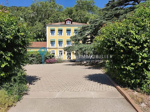 Propriété 40 pièces 2000 m²