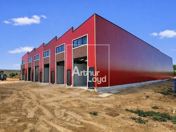Local d'activité 2015 m²