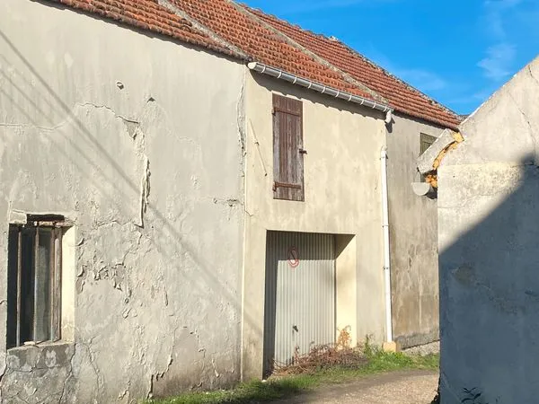 Bâtisse ancienne ,Garage ,grange 25 m2 au sol sur deux niveaux