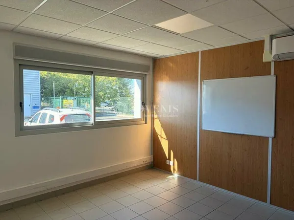Bureau 150 m²