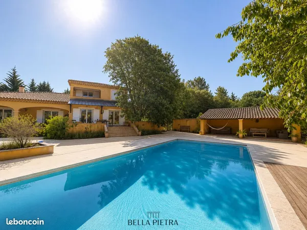 Propriété 6 pièces 220 m²