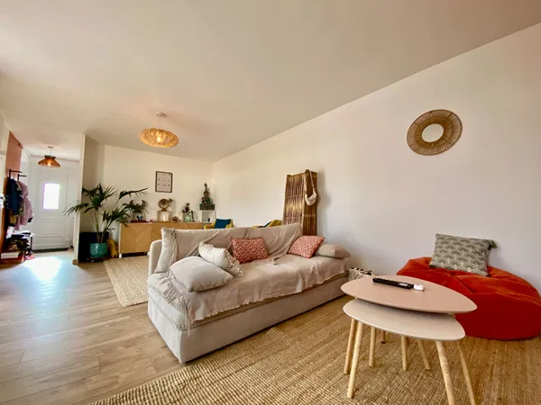 A VENDRE //MAISON PLAIN PIED 2 CHAMBRES// TRELIVAN //PROCHE TOUS COMMERCES