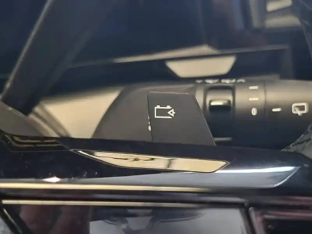 Renault Megane e-tech ev60 130ch super charge — photo 46