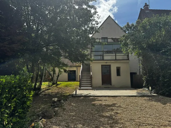 Maison en pierres avec jolie vue