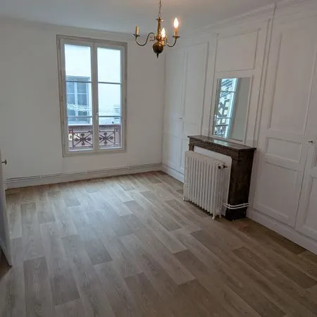 Dreux centre T3 de 63 m² rénové avec terrasse