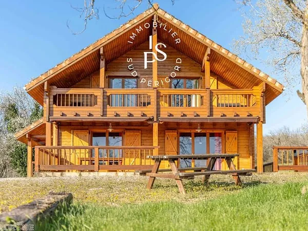 Chalet en bois avec piscine, secteur Monflanquin