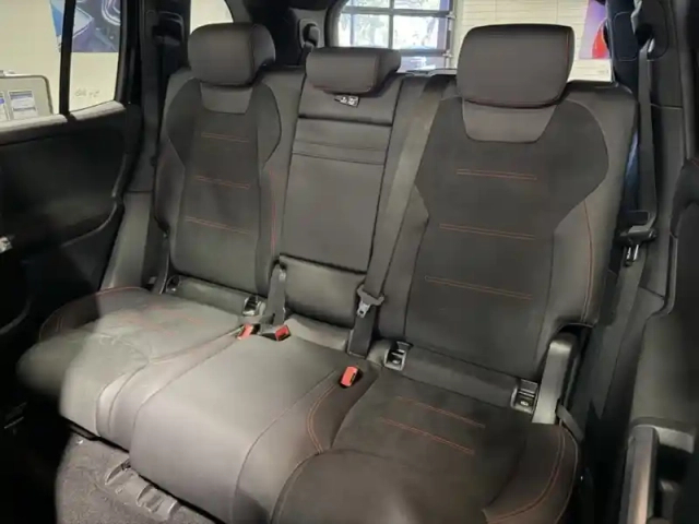 Mercedes Glb 200 d amg line — photo 15