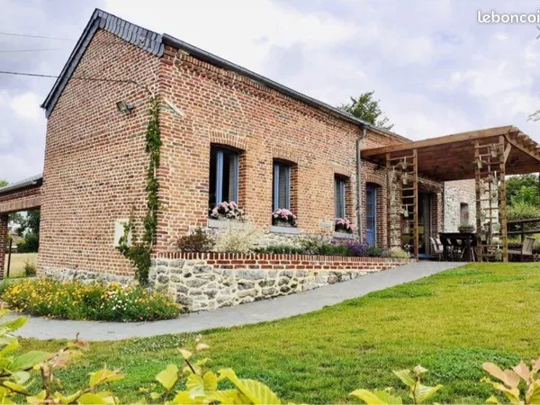 Maison de charme en pierre et briques calme absolu
