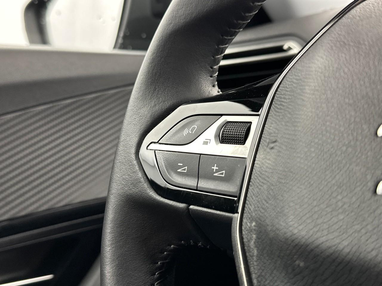 Peugeot 2008 puretech 130 s&s eat8 style — photo 17