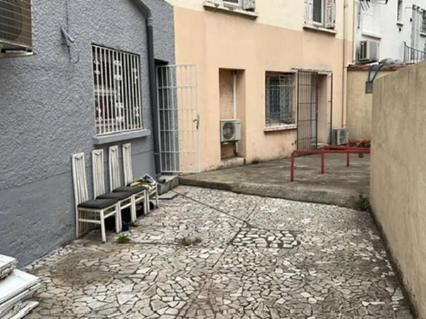 Charmant T2 de 41 m² loué avec cour loué à 458 + 60 euros de charges