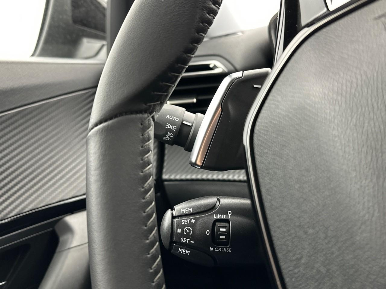 Peugeot 2008 puretech 130 s&s eat8 allure — photo 19