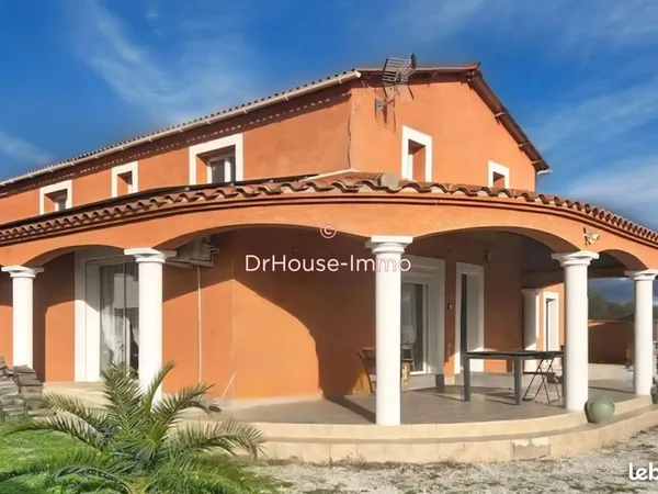 Villa 5 pièces 210 m²