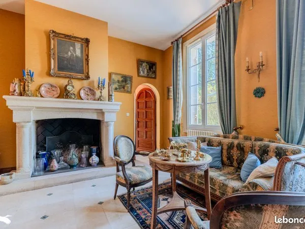 Maison 8 pièces 340 m²
