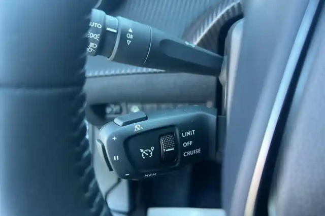 Peugeot 2008 hybrid 145 e-dcs6 — photo 19