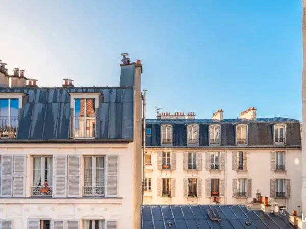 Montmartre, très calme - superbe 2 pièces meublé plein sud, refait à neuf - 4e étage avec ascenseur