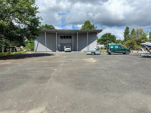 Local d'activité 700 m²