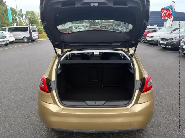 Peugeot 308 1.5 bluehdi 130ch s&amp;s allure — photo 15