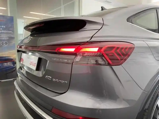 Audi Q4 E-Tron q4 sportback e-tron 40 e-tron 204ch s line — photo 8