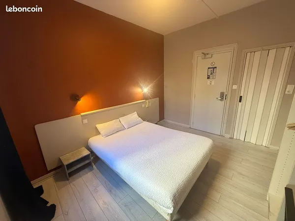 Chambre meublée toutes charges comprise au mois