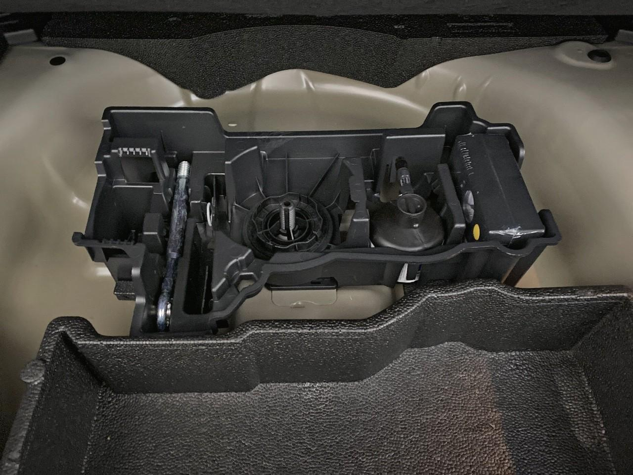 Peugeot 2008 hybrid 145 ch e-dcs6 allure — photo 16