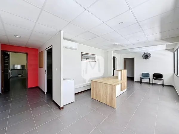 DPT GUYANE, à louer CAYENNE Local/bureau de 178 m2 au 1er étage