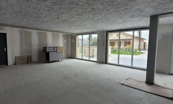 Local commercial 130 m²