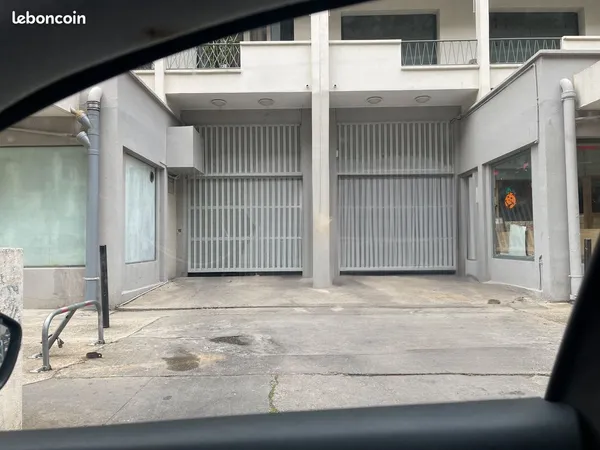 Grand garage centre-ville