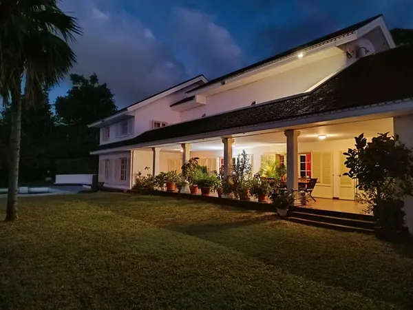 VILLA DE LUXE À LA MONTAGNE – VUE MER EXCEPTIONNELLE