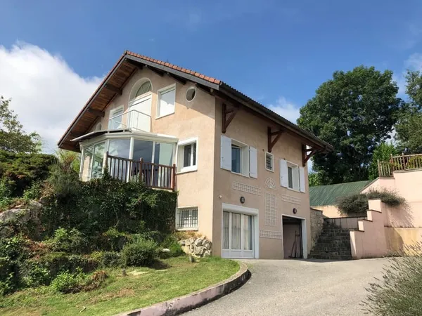 Maison à louer 6 pièces ()