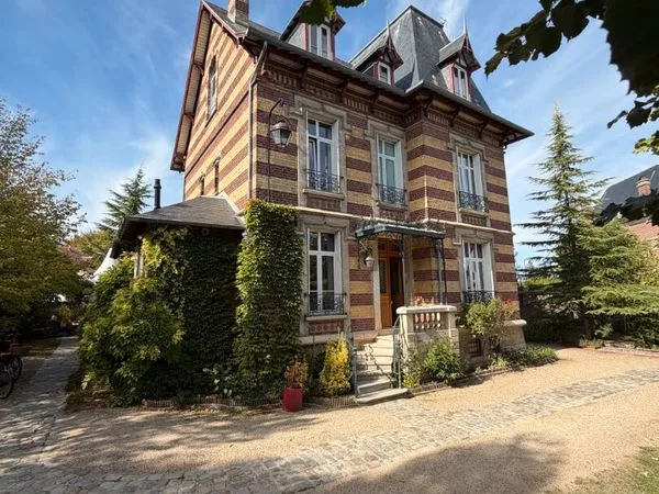 Maison 17 pièces 248 m²