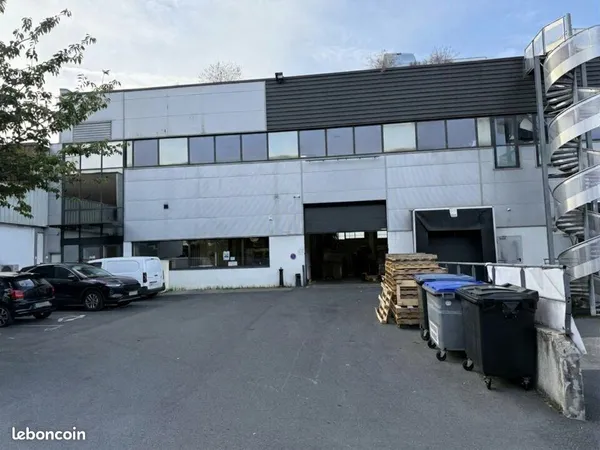 LOCAL D'ACTIVITE 1050 m² SAINT-DENIS