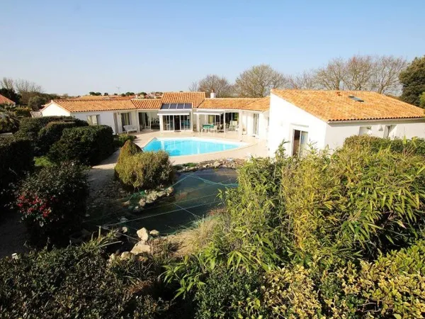 Maison de plain-pied 8 pièces 220 m²