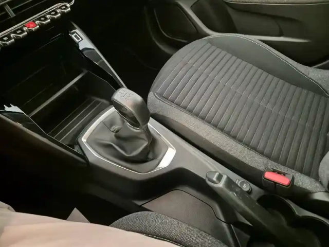 Peugeot 208 puretech 75 s&amp;s bvm5 — photo 13