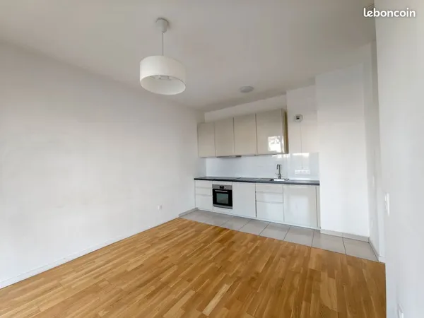 Appartement 2 pièces cuisine équipée parking