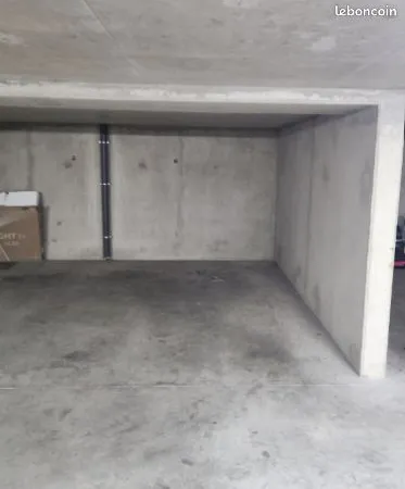 Place de stationnement sécurisée à louer - Villeurbanne/Montchat - parking souterrain