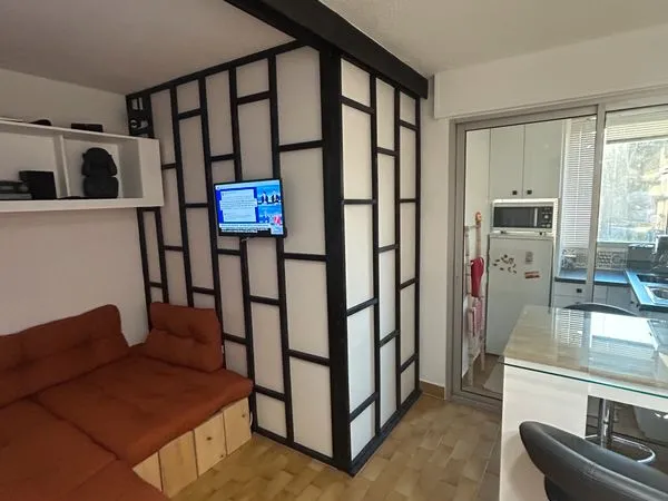 Bel appartement avec emplacement de parking privé. Résidence fermée