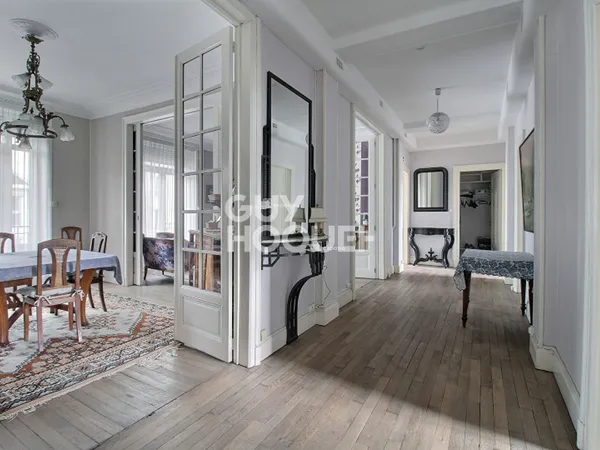 RARE: appartement de caractère avec trois chambres un jardin et un garage à NANCY BOUDONVILLE