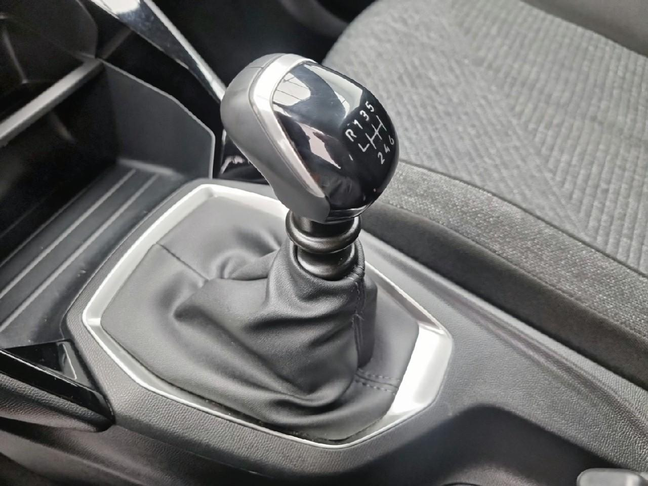Peugeot 2008 100 s&s bvm6 style — photo 17