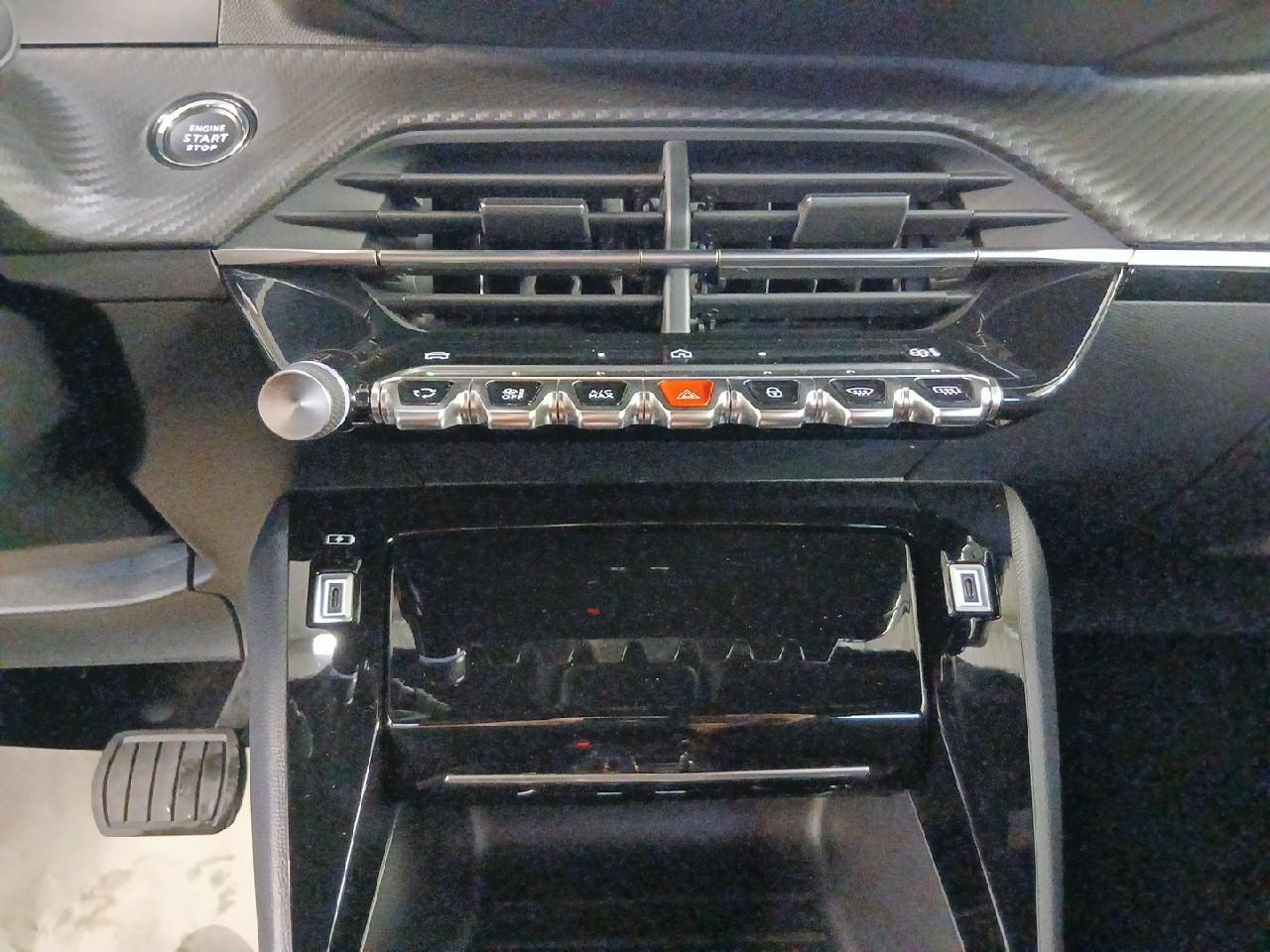 Peugeot 2008 156 ch 54 kwh allure — photo 18