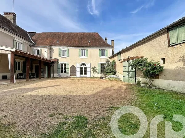 Maison 9 pièces 247 m²