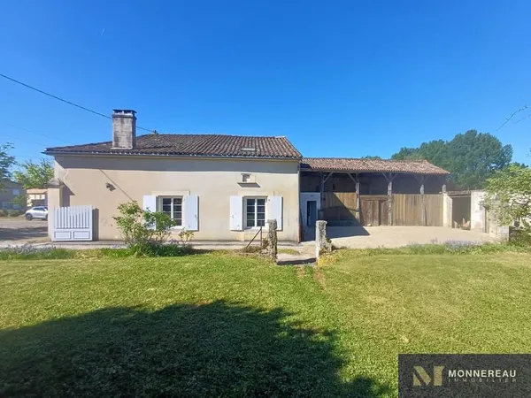MAISON ANCIENNE EN COEUR DE BOURG AVEC DEPENDANCES