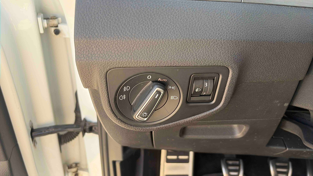 Volkswagen Golf Sportsvan 1.4 TSI 125 BMT — photo 24