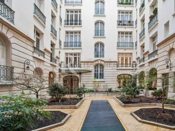 Appartement 7 pièces 235 m²