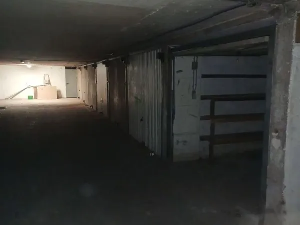 Box fermé avec électricité