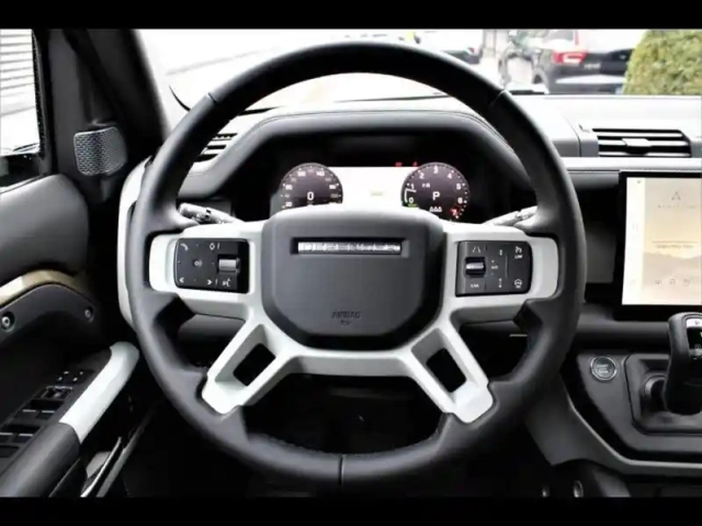 Land Rover Defender 110 2.0 p400e x-dynamic hse — photo 16