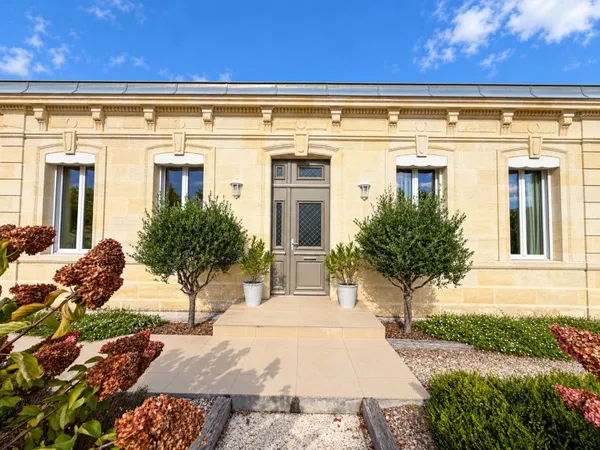 SAINT-MÉDARD-EN-JALLES - MAISON DE PLAIN-PIED AVEC PISCINE