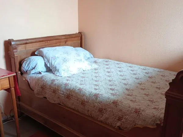 Propose chambre meublée famille accueil pour la rentrée universitaire de septembre à juin dans quart