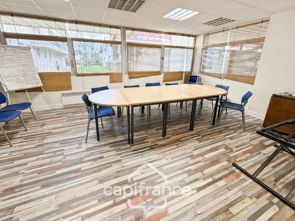 Bureau 45 m²