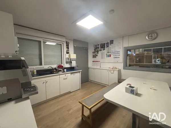Local commercial 869 m²