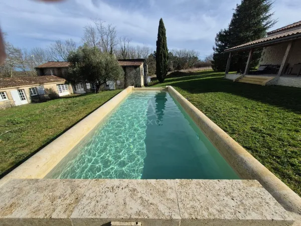 Maison 7 pièces 320 m²